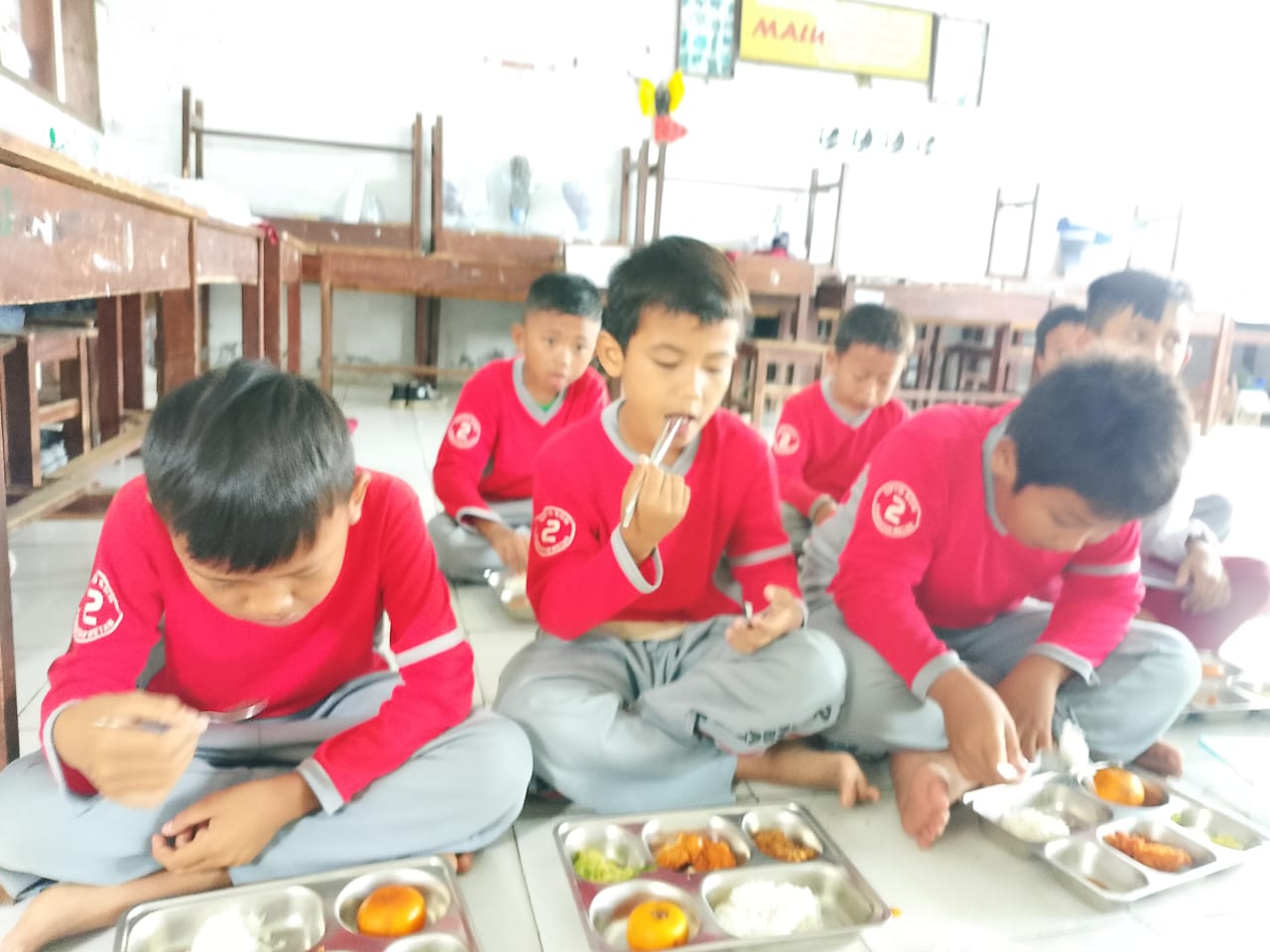 Ratusan Siswa UPTD SDN 2 Rambatan Wetan Nikmati Program MBG
